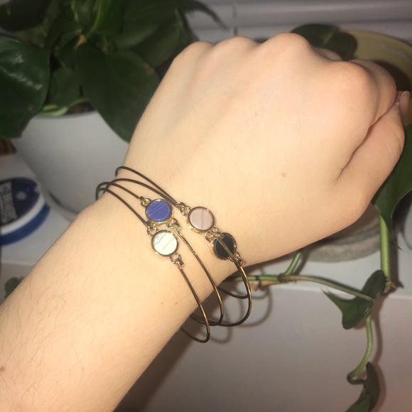 Stackable gold bracelets - Picture 2 of 8